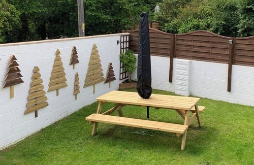 Cwm-twrch Isaf House | Unique Step Free 5 Bedroom Holiday Home Enclosed Garden fit for large families