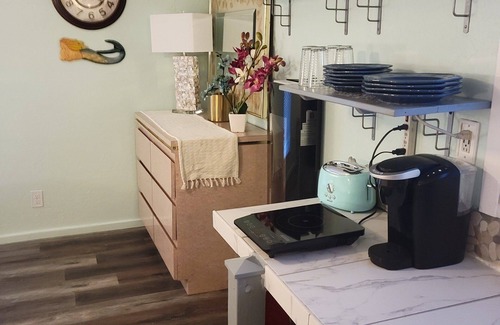 Highland Apartment | Unique Studio Apartment nWifinKing BednJet Tubn Pooln C/O