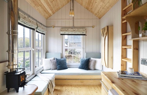 Ballater House | Unique tiny house with wood fired roll top bath in heart of the Cairngorms