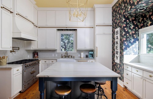 Dripping Springs House | Unique Victorian Estate | Pets Welcome | Pool | BBQ | Picnic | Privacy