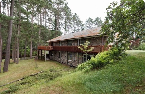 Tomahawk Cabin | Unique Waterfront Cabin In Tomahawk - 5 bedrooms available