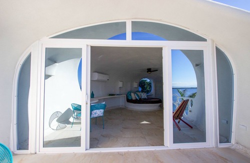 Cocoplum Apartment | Unique waterfront studio with AC, pool, bikes, & kayaks
