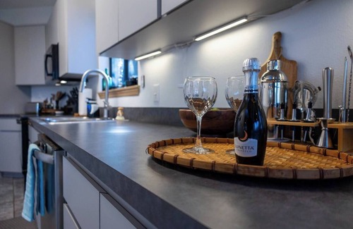 Crystal River House | Unique Waterfront Treetop Loft House Sleeps 6