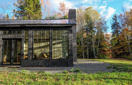 Haines Falls House | Unique wedding venue perched in the mountains with streams and an apple orchard