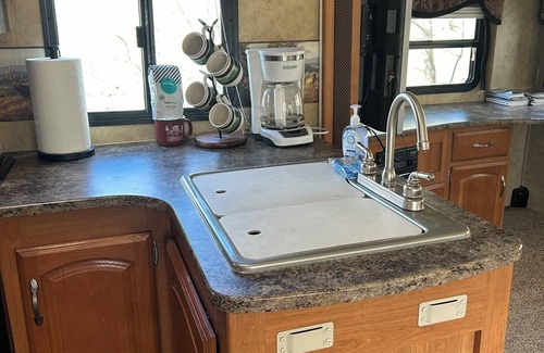 Gardiner House | Unique Yellowstone Camping Glamping Getaway. RV on Solo Sight w/Full Hookups