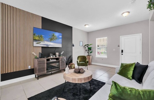 Poinciana House | Uniquely Chic home near Disney!