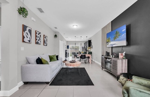 Poinciana House | Uniquely Chic home near Disney!