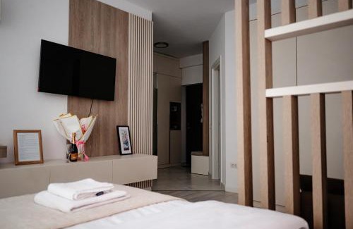 Iasi Apartment | Unirea Towers Deluxe Apartment Modern & Chic