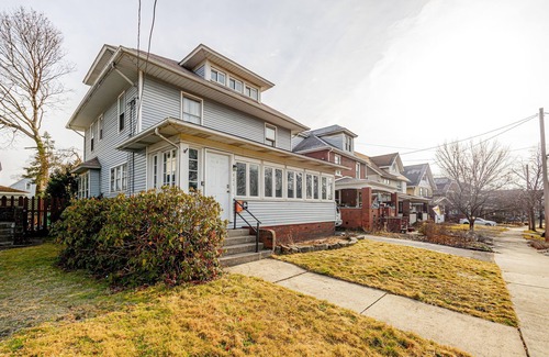 Highland Square House | Unit 1 at Oilgate at Oakdale