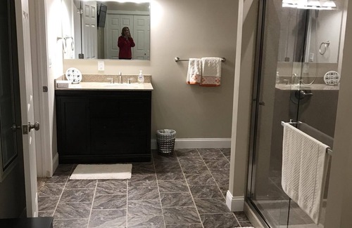 Iola Apartment | Unit 1 Henderson suite