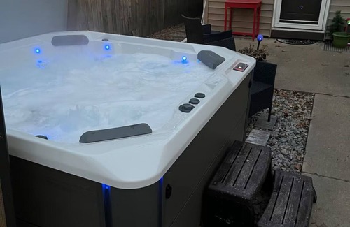 Tomah Apartment | Unit 2 Cozy 2 Bedroom w/Hot Tub