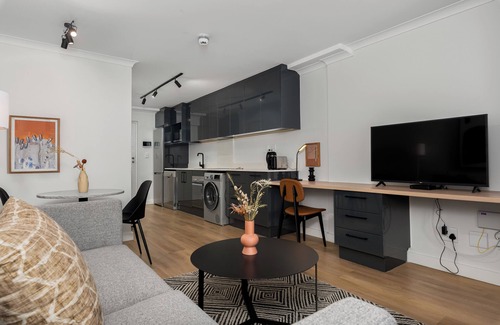 Claremont Apartment | Unit 630 Newlands Peak Studio Apartment