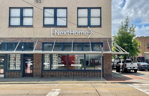 Hammond Condo | Unit A - 2-bedroom 2 bath condo in wonderful Downtown Hammond with AC, WiFi