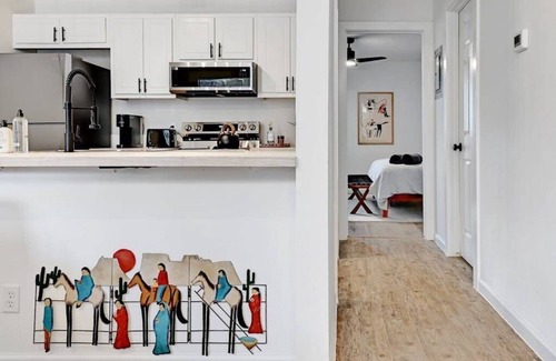 St. Edwards Apartment | Unit A Willowrun · Artist Retreat by SoCo w/PRKG | Sleeps 4