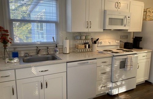 West Salem Apartment | Unit C at the Manor House Month to Month