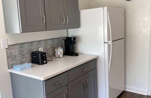 West Salem Apartment | Unit D Manor House Month to Month