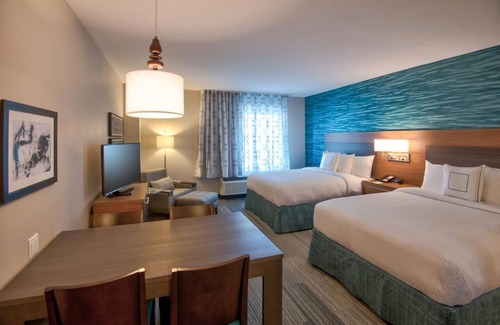 Flagami Hotel | Unit with Kitchenette! With Free Breakfast, Outdoor Pool, Onsite Parking!