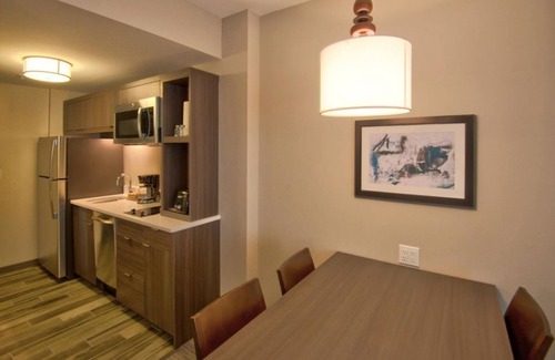 Flagami Hotel | Unit with Kitchenette! With Free Breakfast, Outdoor Pool, Onsite Parking!