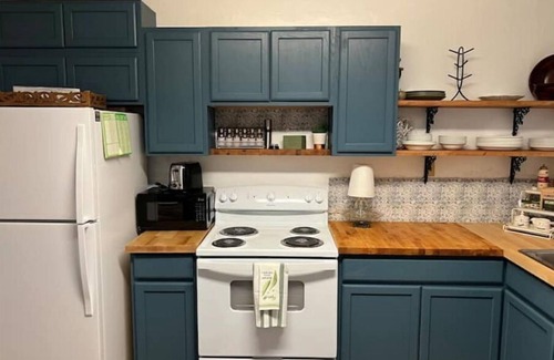 Henderson House | University Cottage