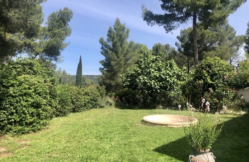 Le Tholonet Villa | Unoverlooked character house for 8 people in a pine forest in Aix-en-Provence