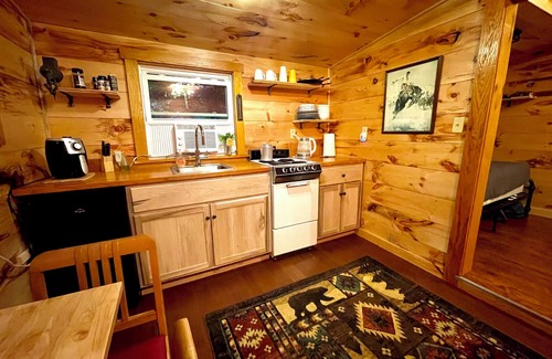 Sharpsburg Cabin | Unplug & Recharge at Whispering Pines Ringgold
