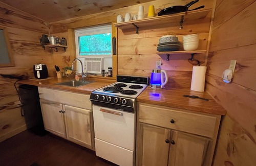 Sharpsburg Cabin | Unplug & Recharge at Whispering Pines Ringgold