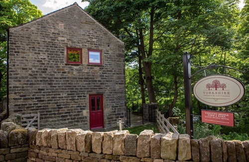 Hoylandswaine Cottage | Unsliven Bridge Barn - sleeps 7 guests in 3 bedrooms
