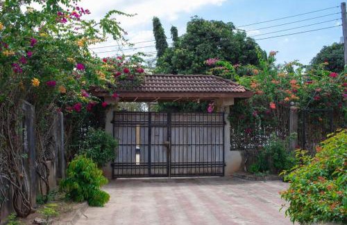 Mlingotini House | Ununio Beach Holiday Home