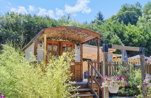 Bruyeres House | Unusual caravan in the Vosges with private jacuzzi