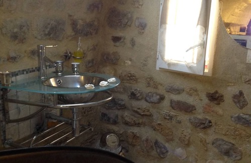 Soyons Apartment | Unusual troglodytede charm