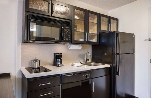 Nassau Bay Hotel | Unwind and Discover Houston! Two 1BR Pet-Friendly Suites With Kitchen!