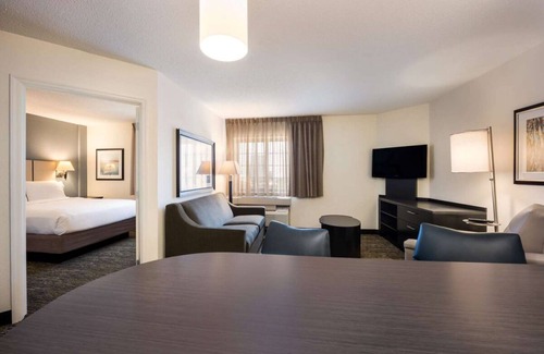 Nassau Bay Hotel | Unwind and Discover Houston! Two 1BR Pet-Friendly Suites With Kitchen!