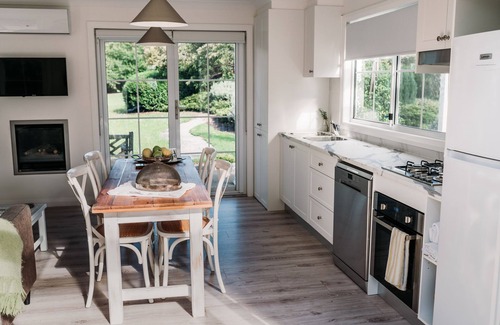 Exeter Cottage | Unwind at "Woodbury Lodge"