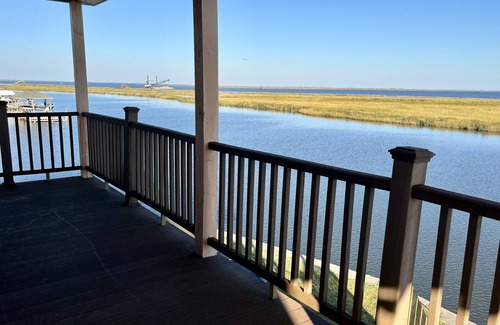 Lake Catherine House | Unwind by the Water - property 35 minutes to the French Quarter