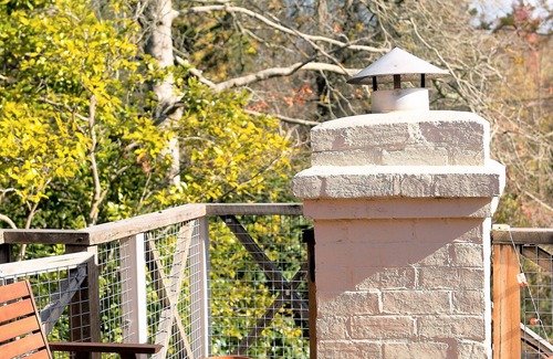 Crafers Apartment | Unwind Holidays Camellia Cottage: Hideaway in the Picturesque Adelaide Hills.