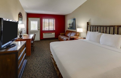 Peoria House | Unwind in Award-Winning Style: Scenic Views & Cozy Stays | 2 Units