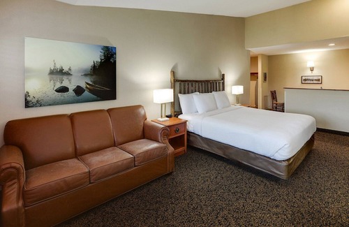 Peoria House | Unwind in Award-Winning Style: Scenic Views & Cozy Stays | 2 Units