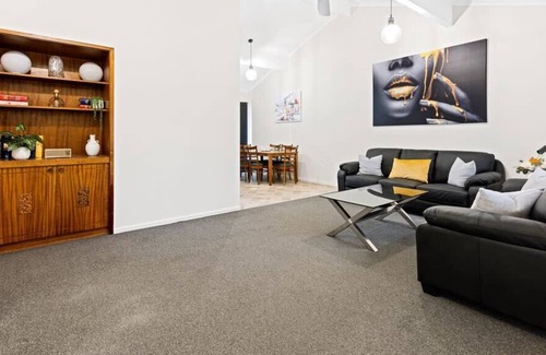 Mildura House | Unwind in Mildura's 3BR Hidden Gem