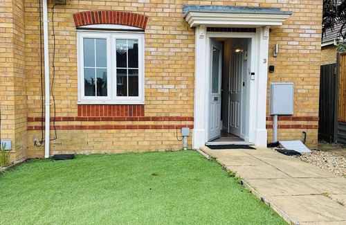 Corby House | Unwind in Style: Your Home Away From Home in Corby