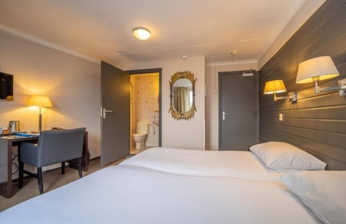 Geulhem Hotel | Unwind with Nature Views in Classic Room Near MergelRijk and Cauberg