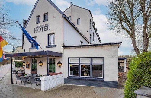 Geulhem Hotel | Unwind with Nature Views in Classic Room Near MergelRijk and Cauberg