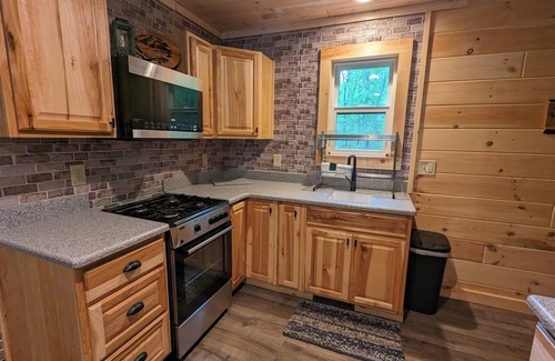 Hawks Cabin | Up North Cabin Lakefront Pet Friendly Fish Hunt