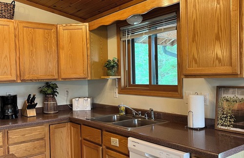 Stambaugh House | Up North getaway with Hot tub!