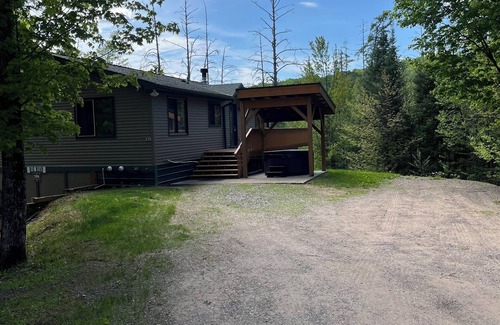 Stambaugh House | Up North getaway with Hot tub!
