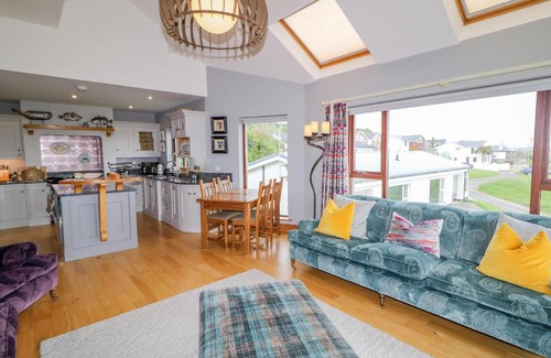 Downings House | Up The Hill