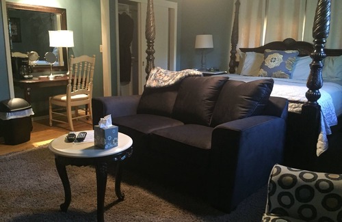 Hermann Bed & Breakfast | Up Up and Away Lodging