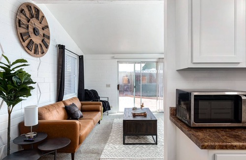 Midtown House | Update 2 BR Townhome in Tucson | Laundry