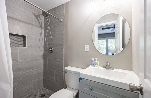 Anacostia Apartment | Updated 2BR Apartment in DC near transportation