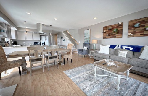 South End House | Updated 3br/3ba Oceanfront townhome with ocean views and direct beach access.