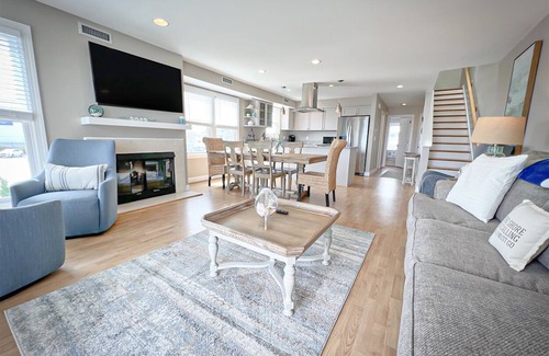 South End House | Updated 3br/3ba Oceanfront townhome with ocean views and direct beach access.